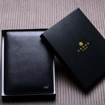 Calais Matte Black Pen + CROSS Seasonal Business Card Holder Gift Set